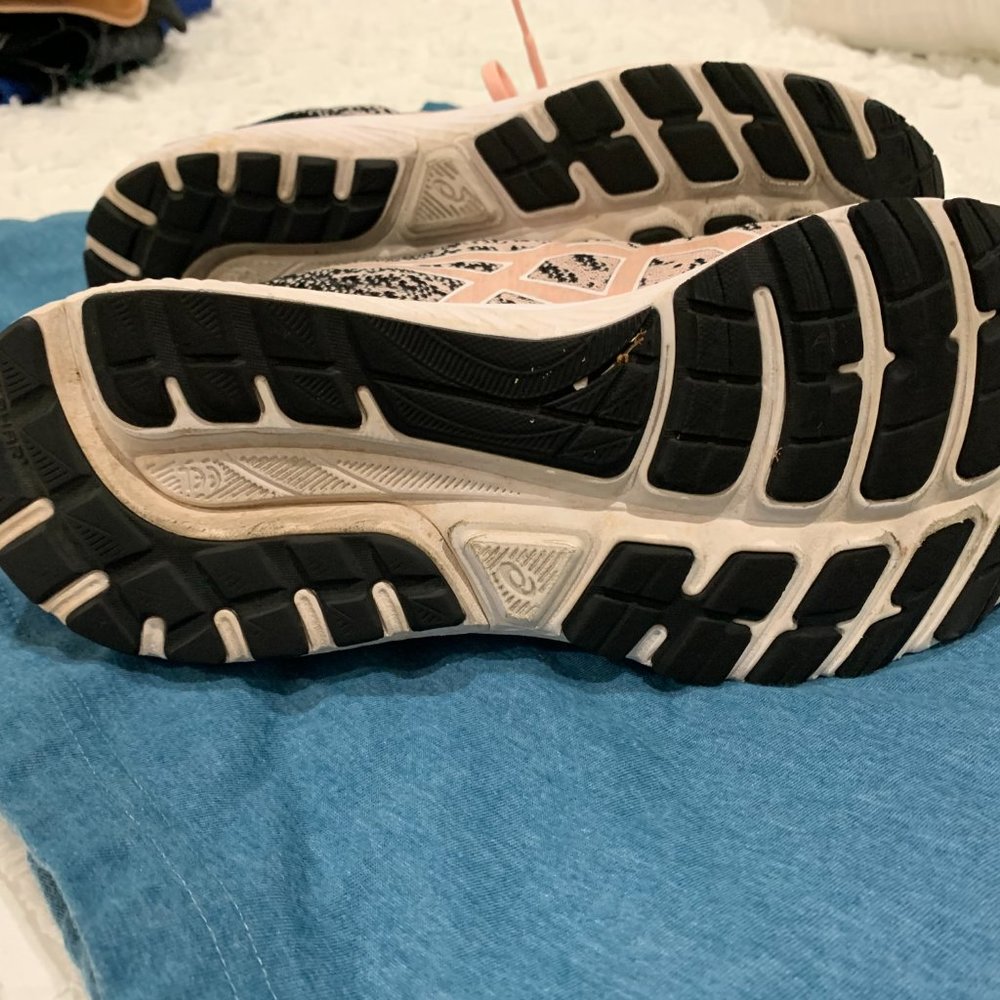 ASICS - Picture 4 of 4